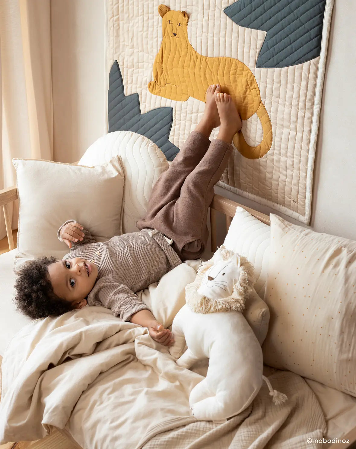 BALTA LIŪTO PAGALVĖLĖ