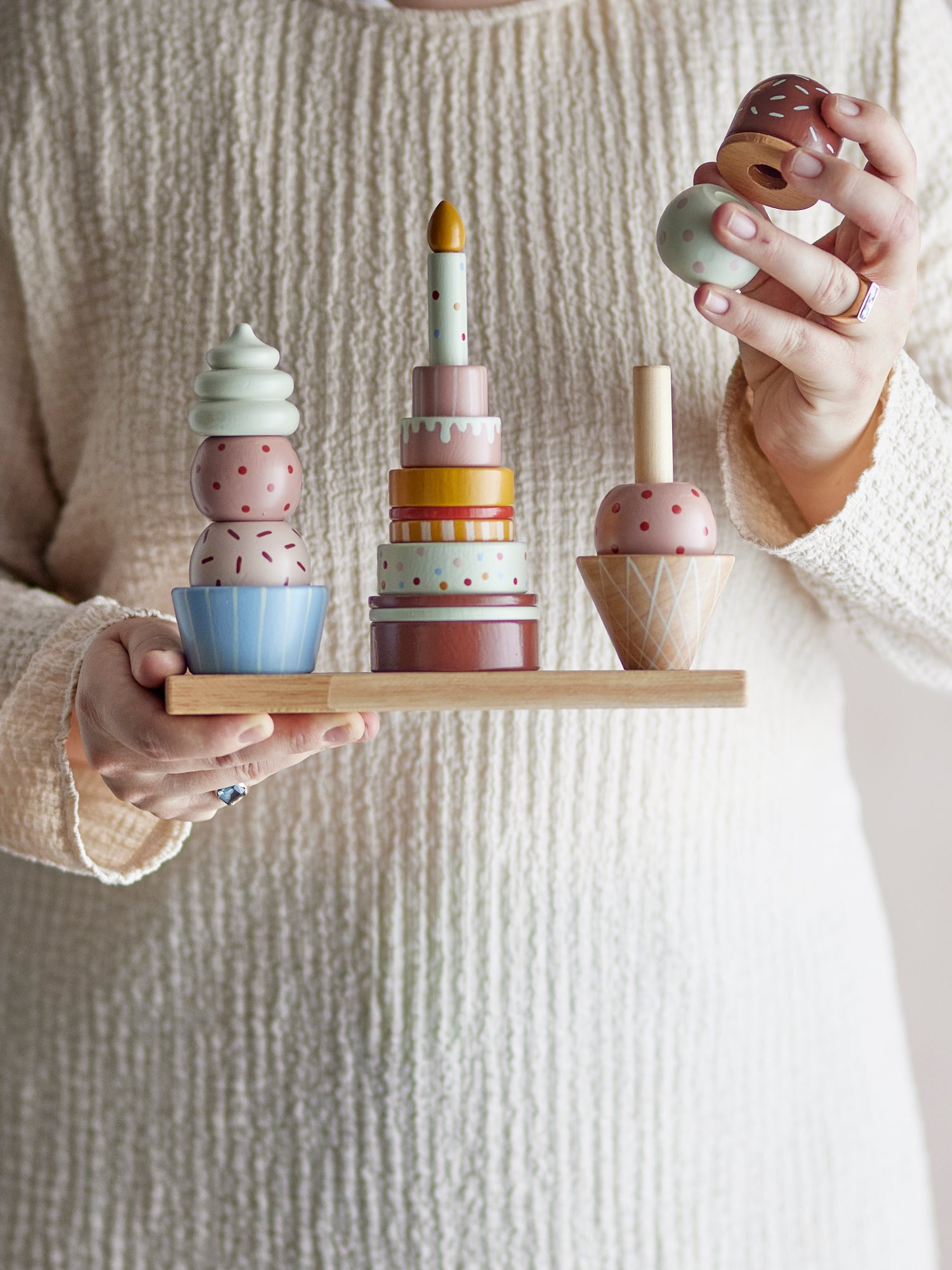 ŠVENTINĖ MEDINĖ DĖLIONĖ