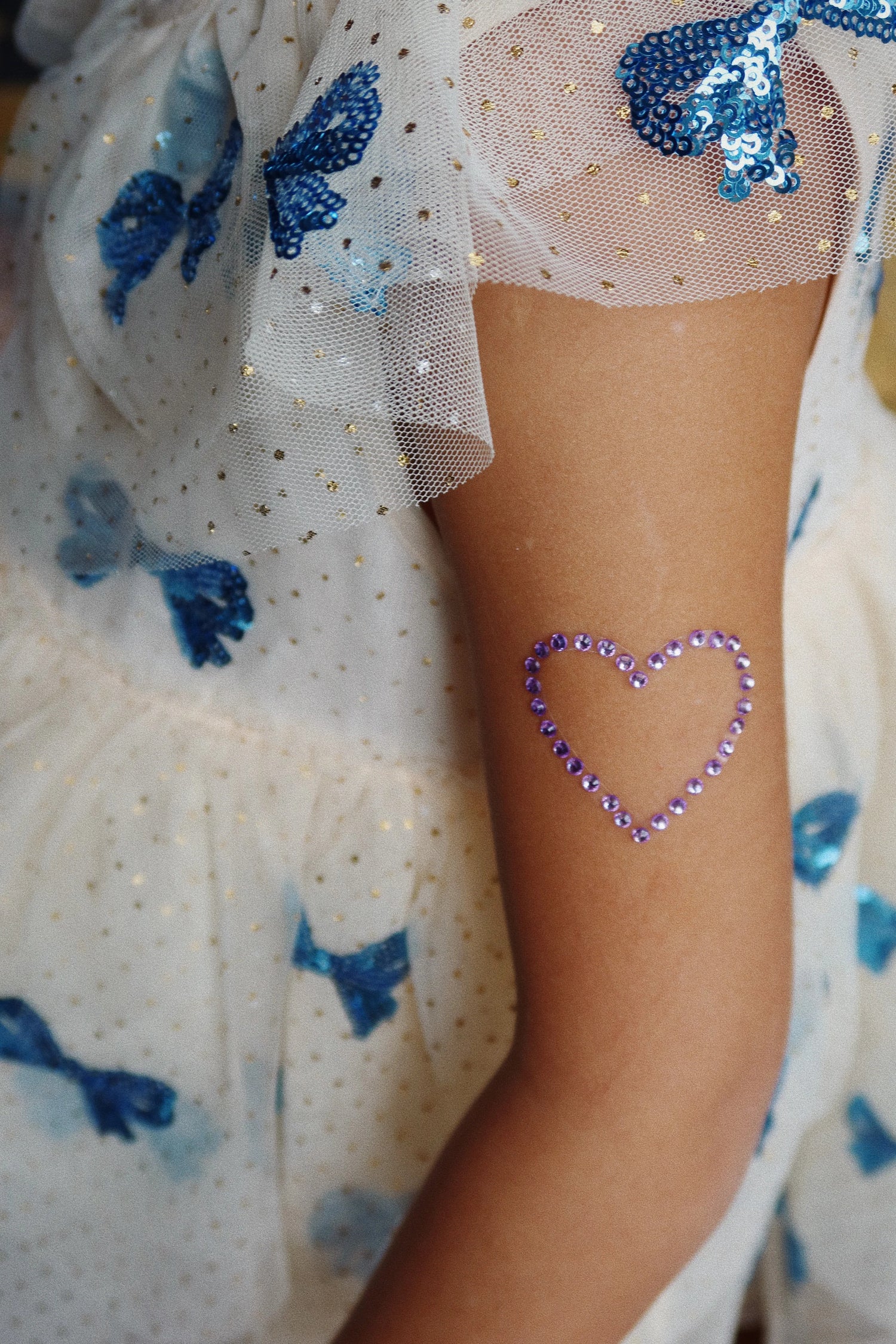 BLIZGUČIAI IR TATUIRUOTĖS MERGAITEI Kongessloejd