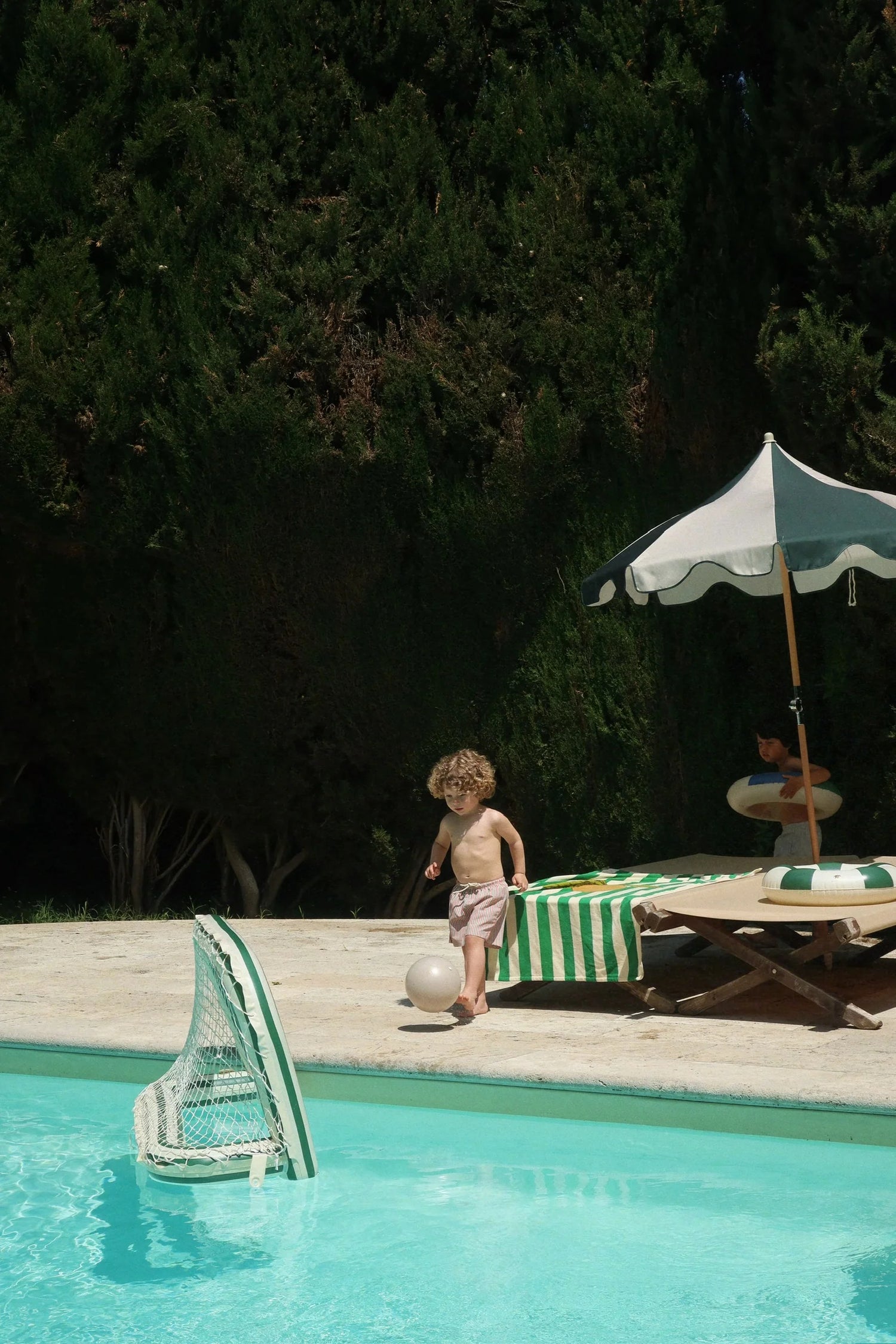 INFLATABLE GOAL WITH BALL - GREEN STRIPE