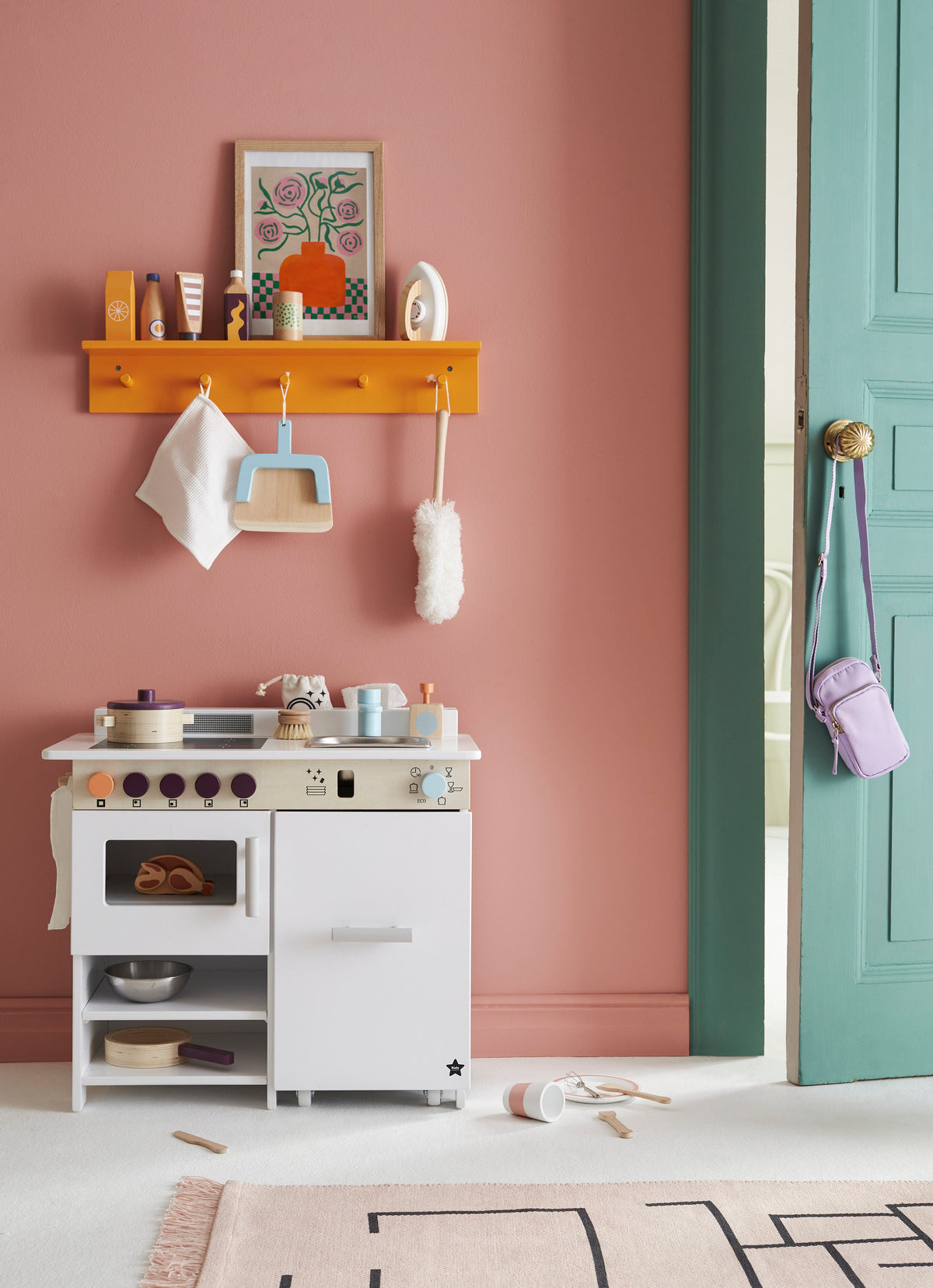 Play kitchen with dishwasher