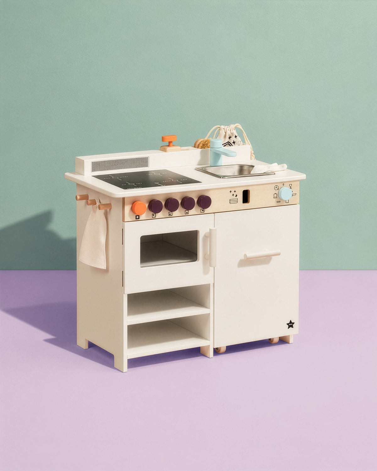 Play kitchen with dishwasher