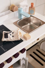 Play kitchen with dishwasher