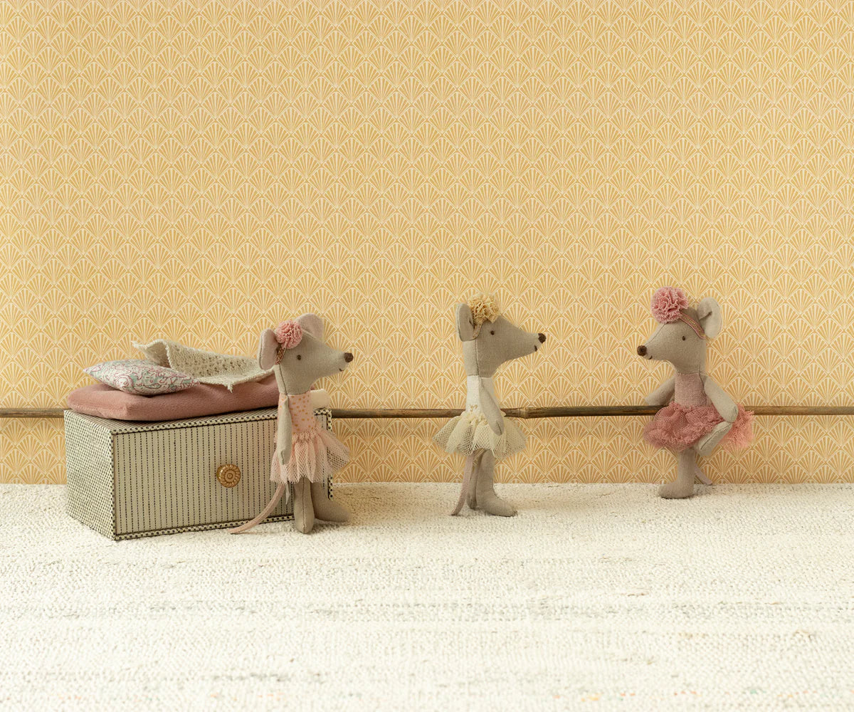 DANCE MOUSE IN DAYBED, LITTLE SISTER