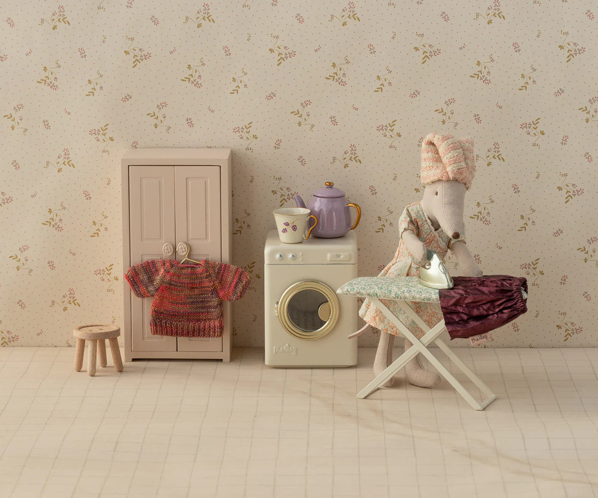 SKIRT AND KNITTED BLOUSE, MUM MOUSE