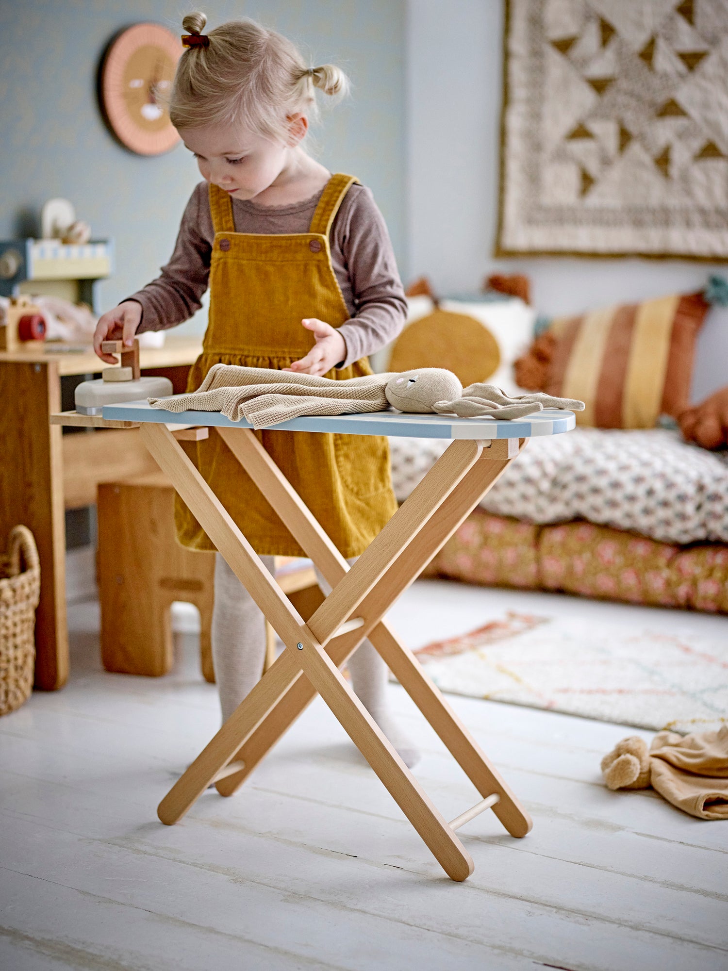SANDE TOY IRONING BOARD & IRON