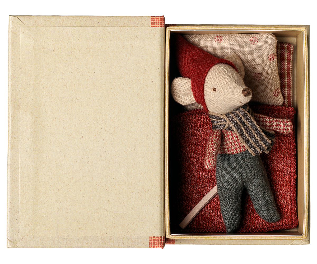 Christmas mouse, Baby in book