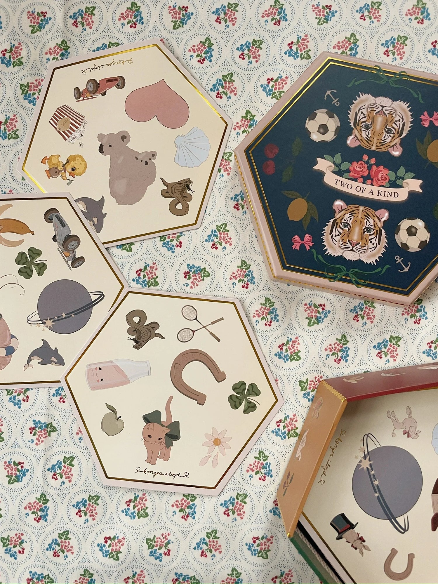 KORTŲ ŽAIDIMAS - TWO OF A KIND