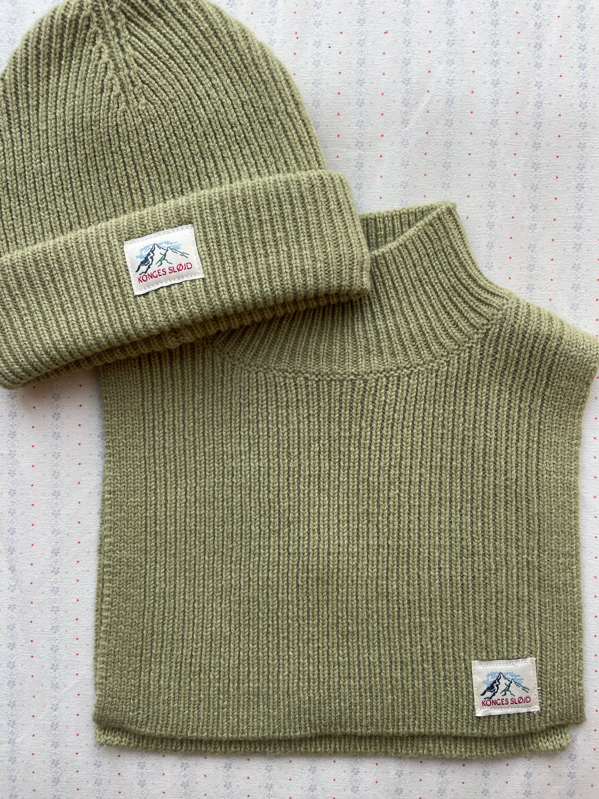 BASIL KAKLO MOVA - PALE OLIVE GREEN