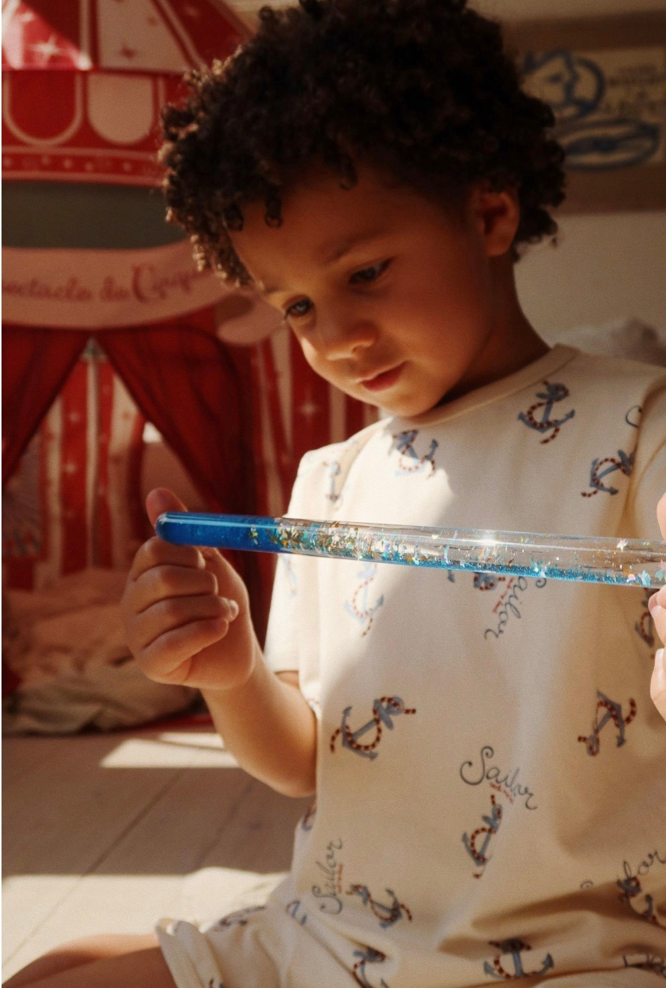 MAGICAL GLITTER WAND