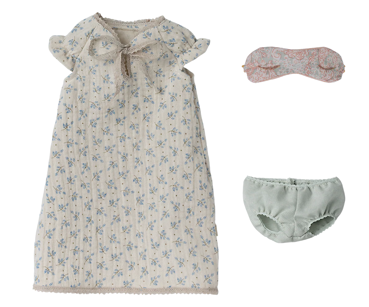 NAKTINIAI, MAXI PELĖ