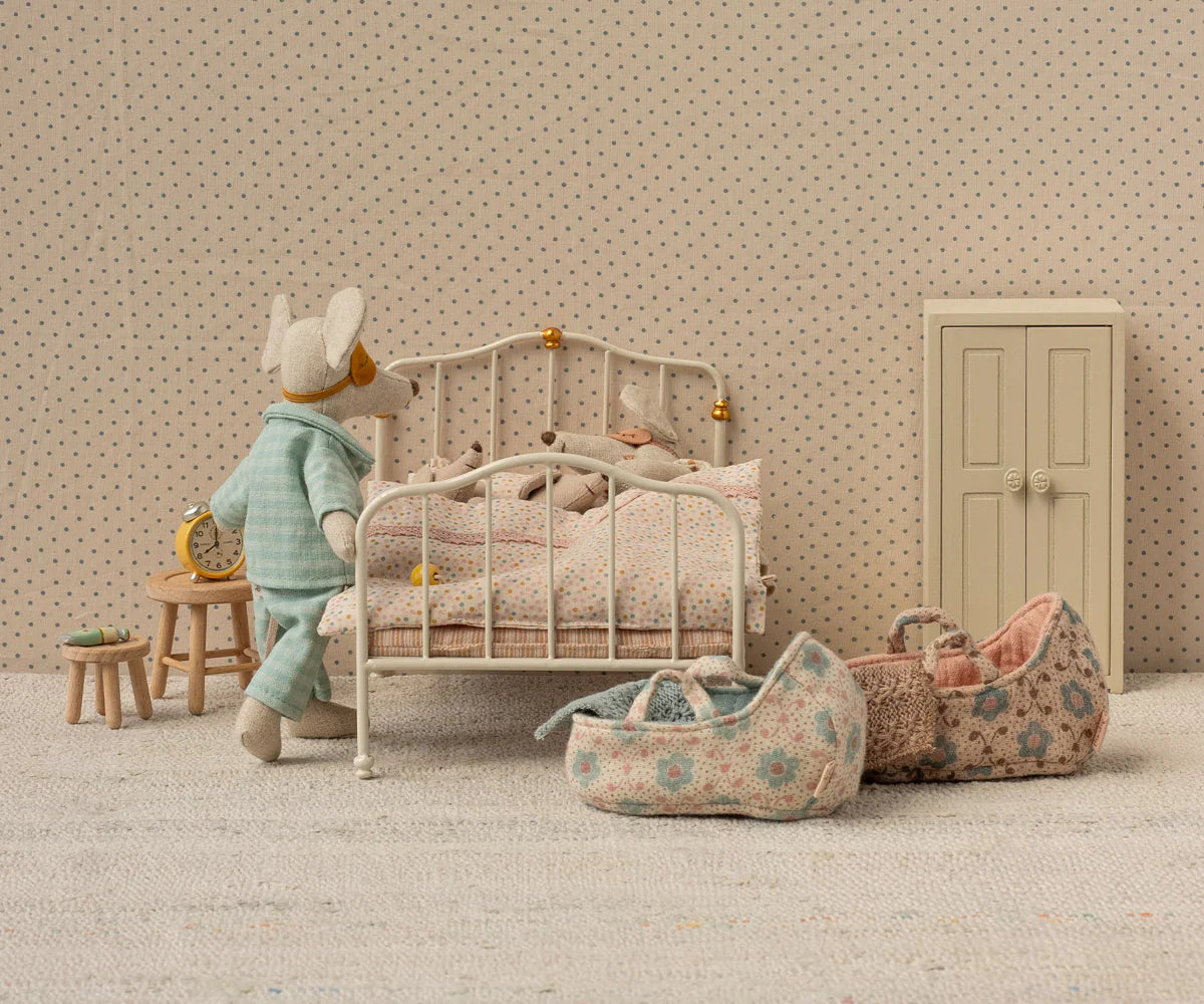 PELIUKŲ VINTAGE LOVA OFF WHITE