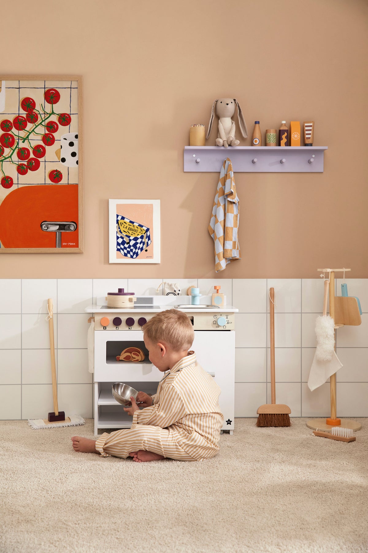 Play kitchen with dishwasher