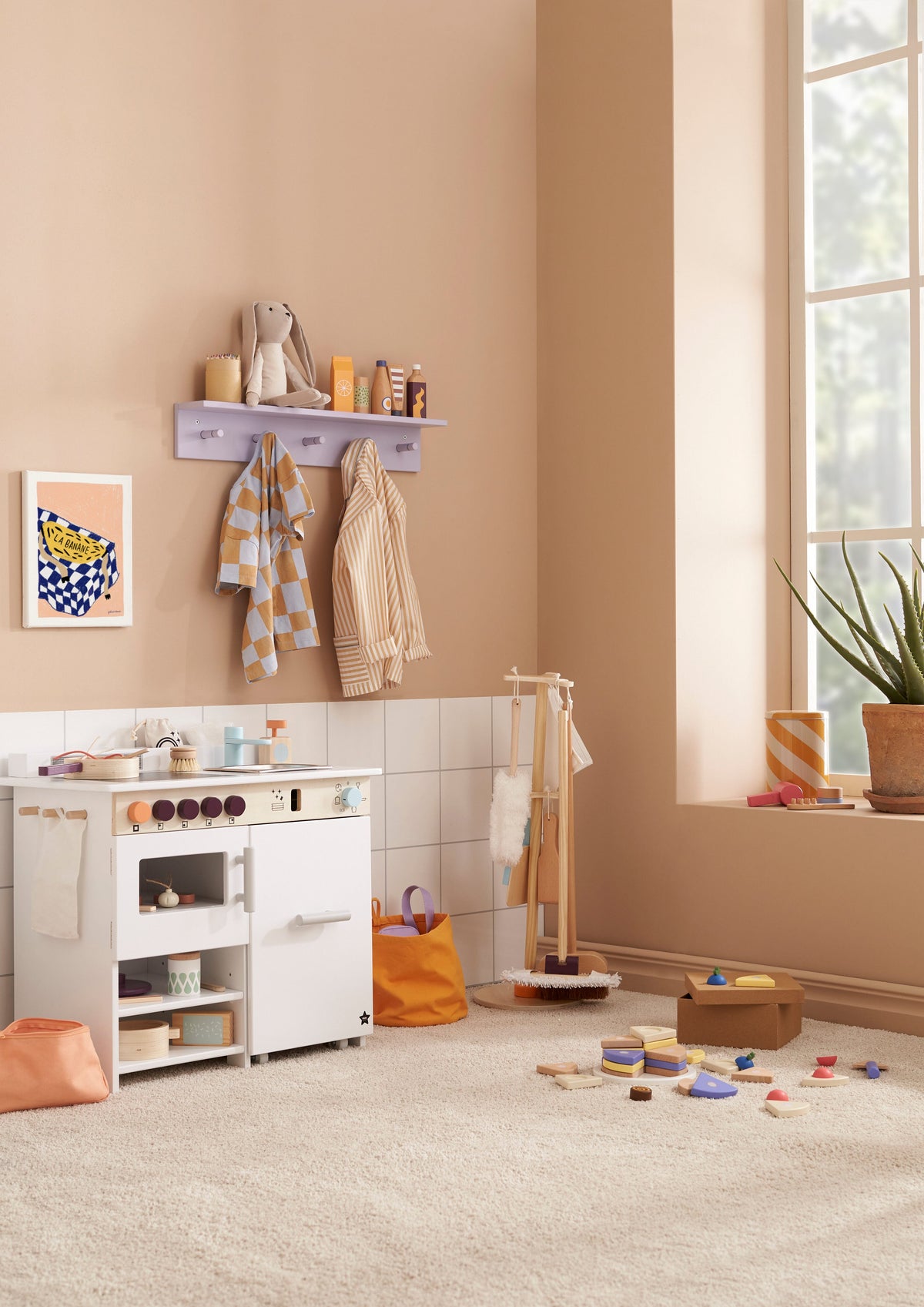 Play kitchen with dishwasher
