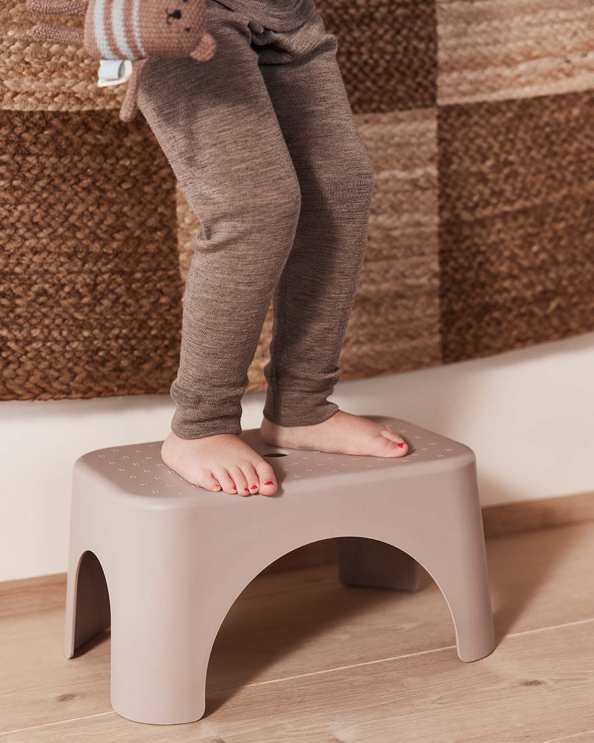 RABBIT STEP STOOL